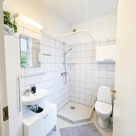 Stylish House In With Private Entrance