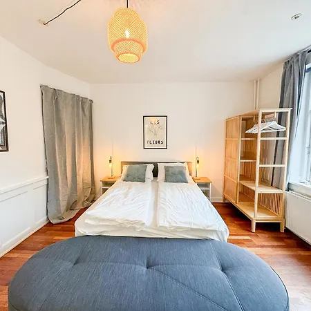 Stylish House In With Private Entrance